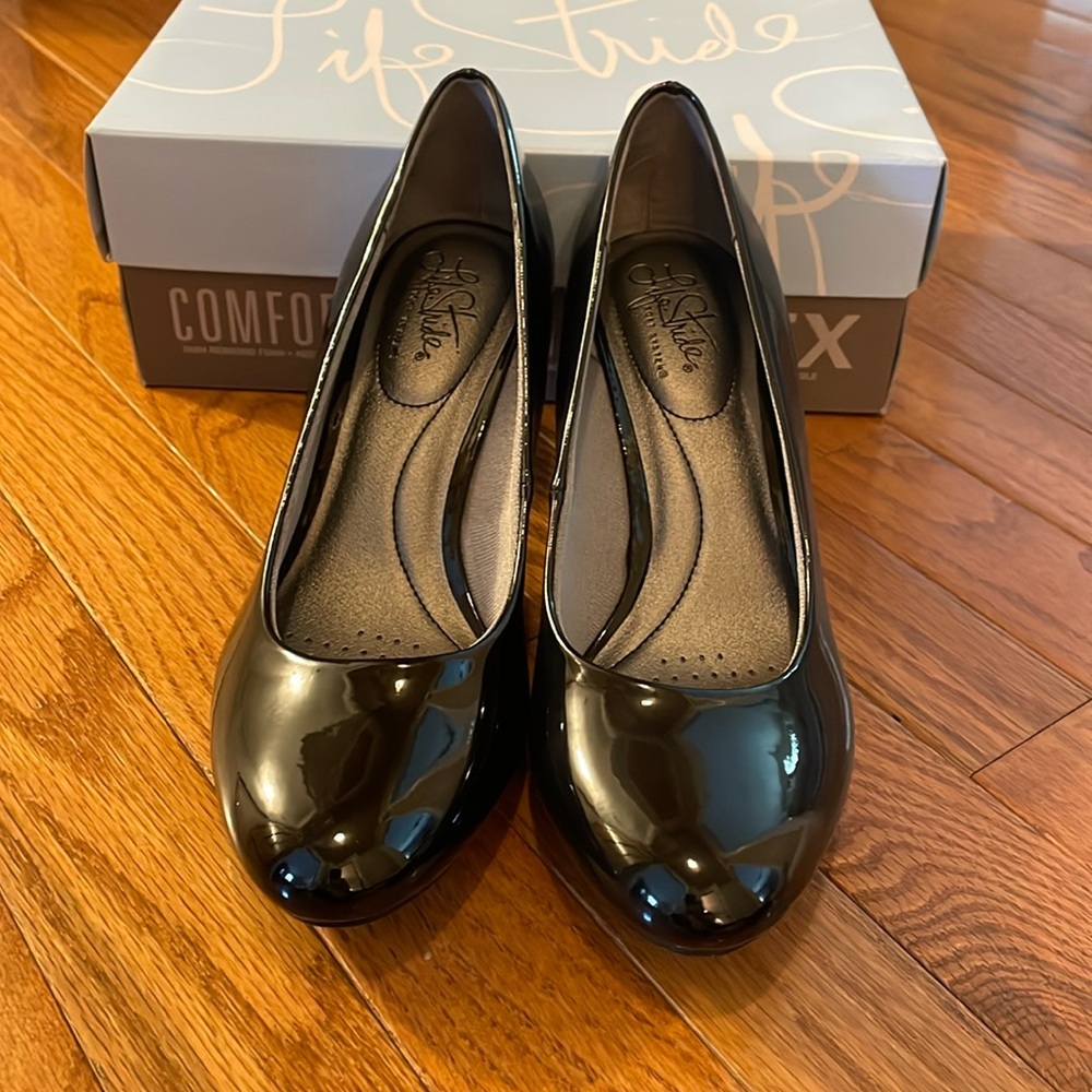 Black Patent Pumps, 2 1/2 - 3” heels. Life Stride Parigi